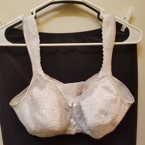 18 Hour Bra 38C  #4088
New Bra was from Avon old s